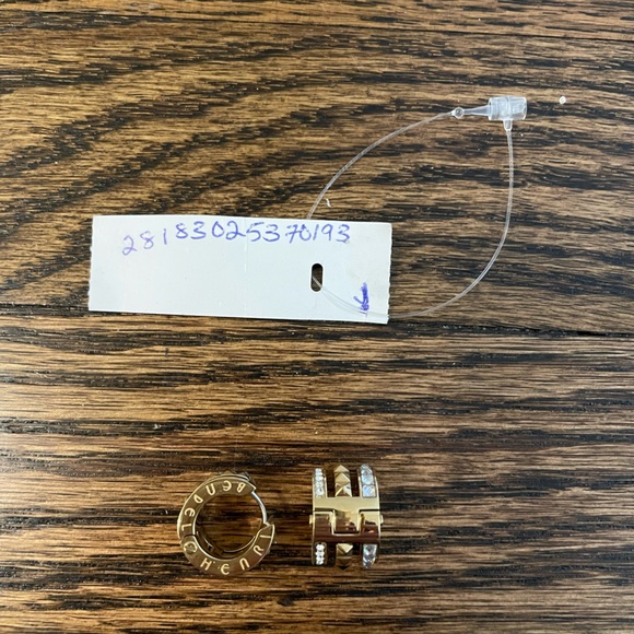 Henri Bendel goldtone cuff earrings - Picture 3 of 5